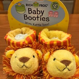 Baby slippers NWT (0-6 months)